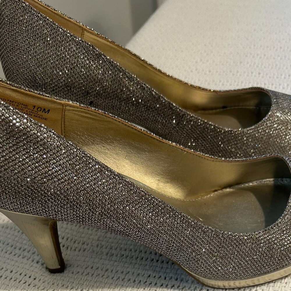 Shoes - Picture 2 of 4